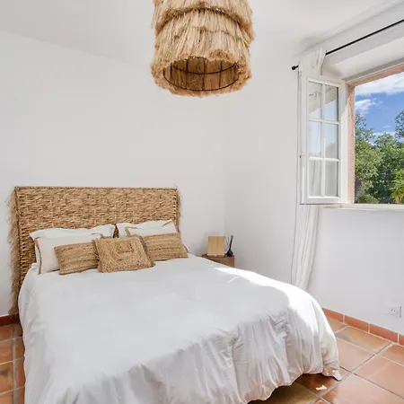 Villa Silia In The Gulf Of Saint-tropez In A Natural Setting *